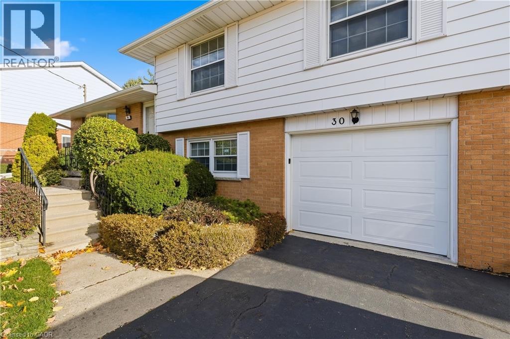 30 THORNRIDGE Crescent