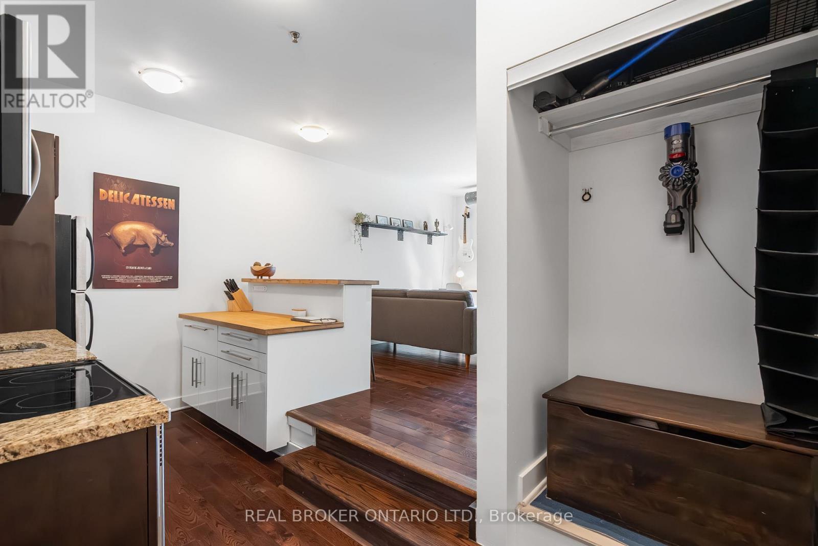 102 - 360 CUMBERLAND STREET