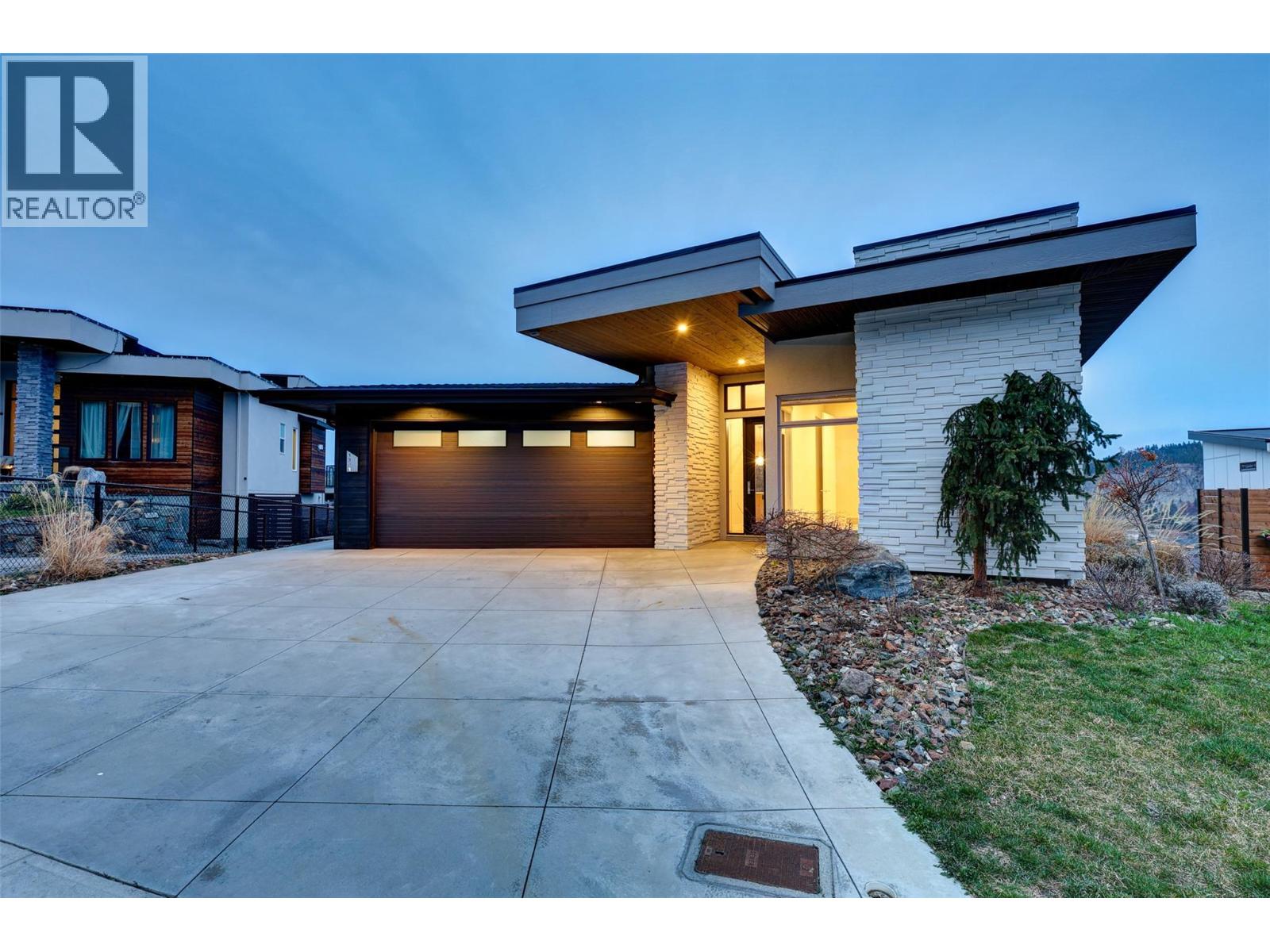 1341 Sladen Crescent