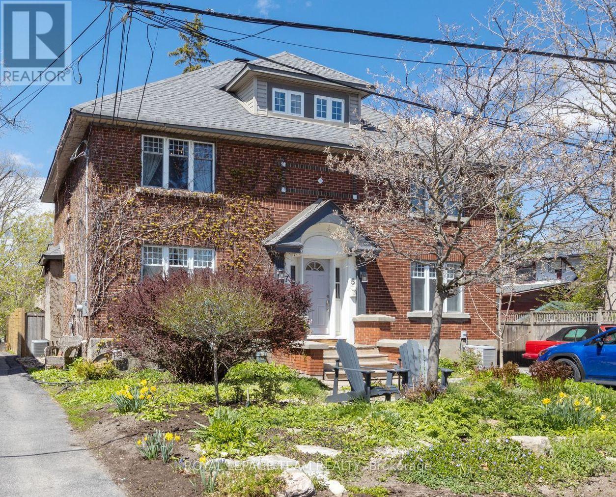 7 EDINA STREET