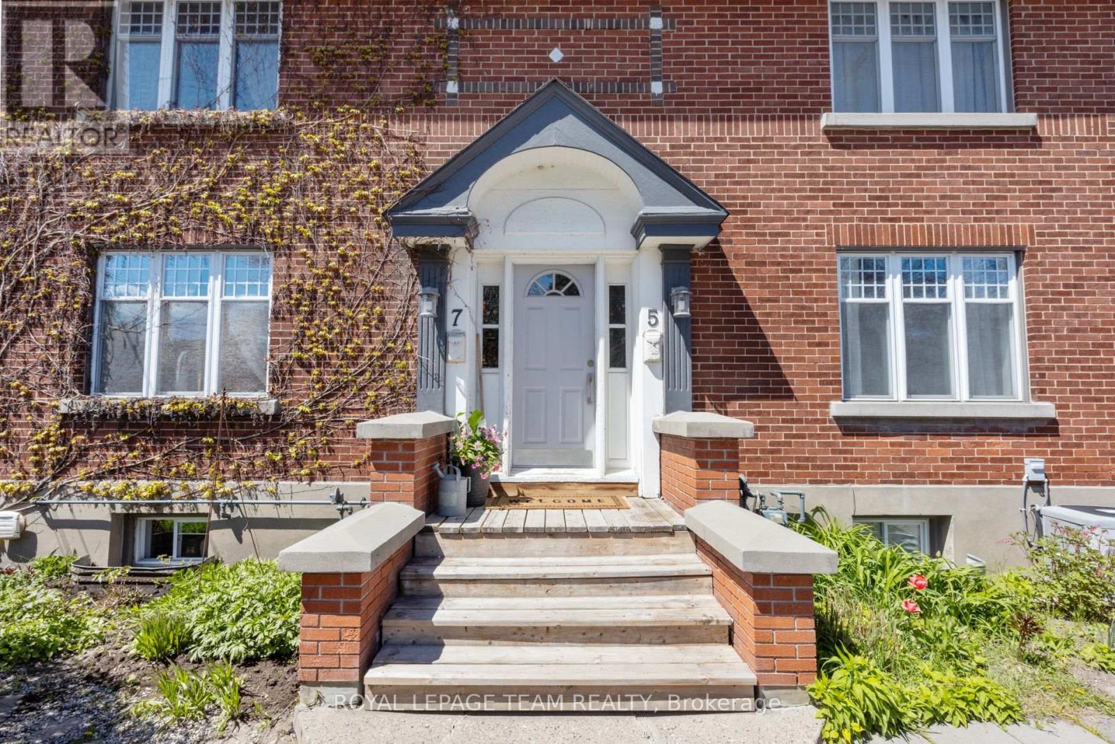 7 EDINA STREET
