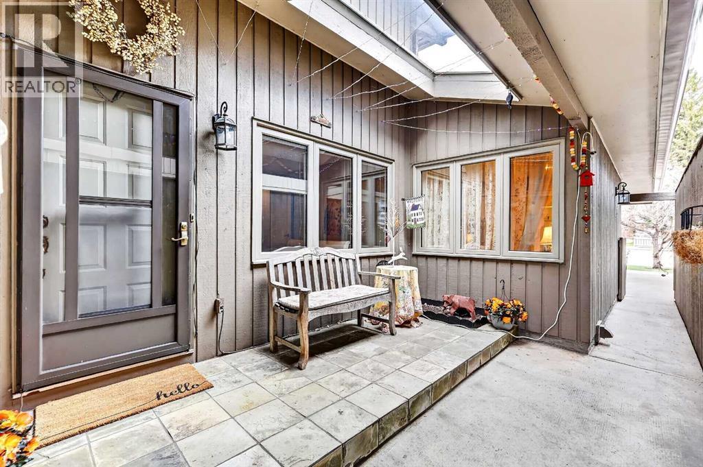 832, 860 Midridge Drive SE