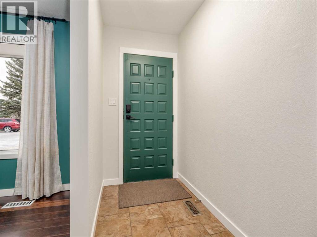 137 Pensacola Court W