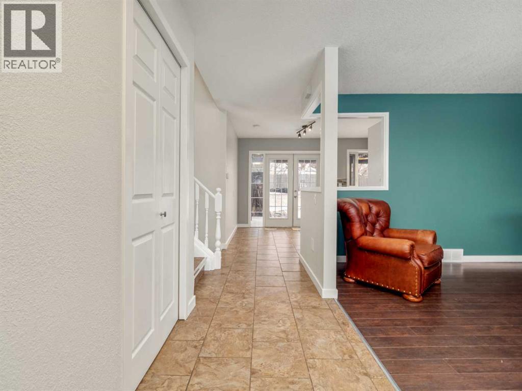 137 Pensacola Court W