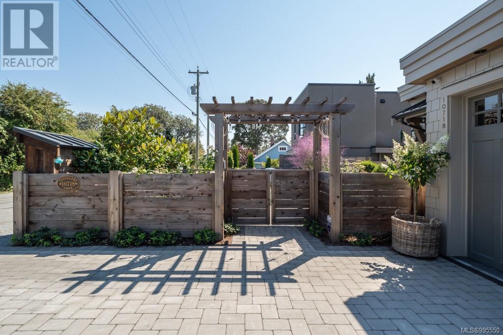 10718 Madrona Dr