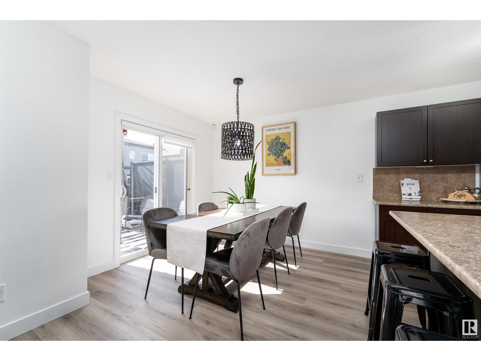 17249 8A AV SW
