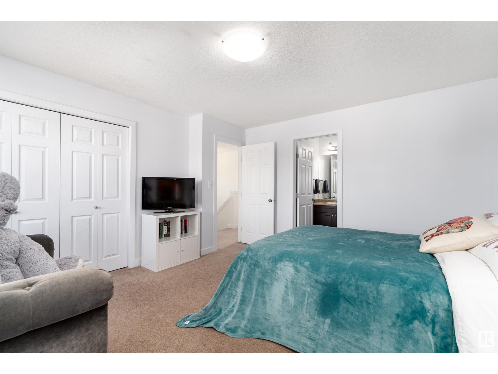 17249 8A AV SW