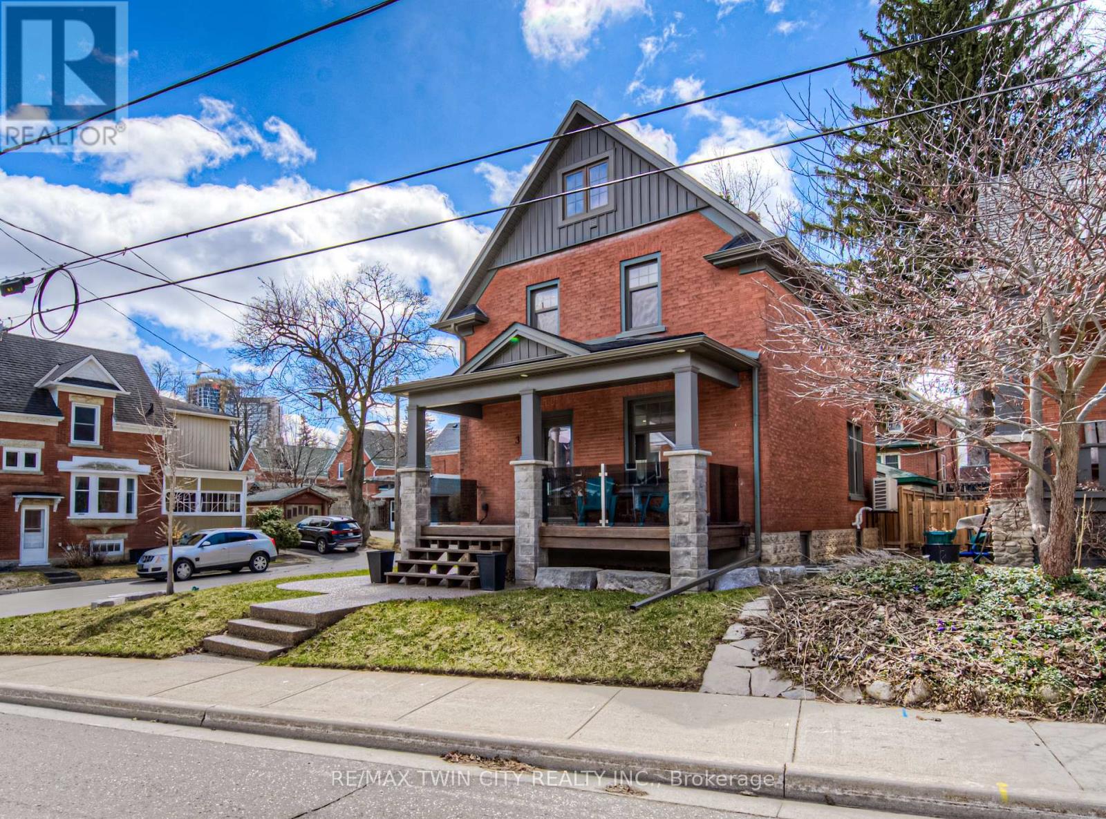 31 DEKAY STREET