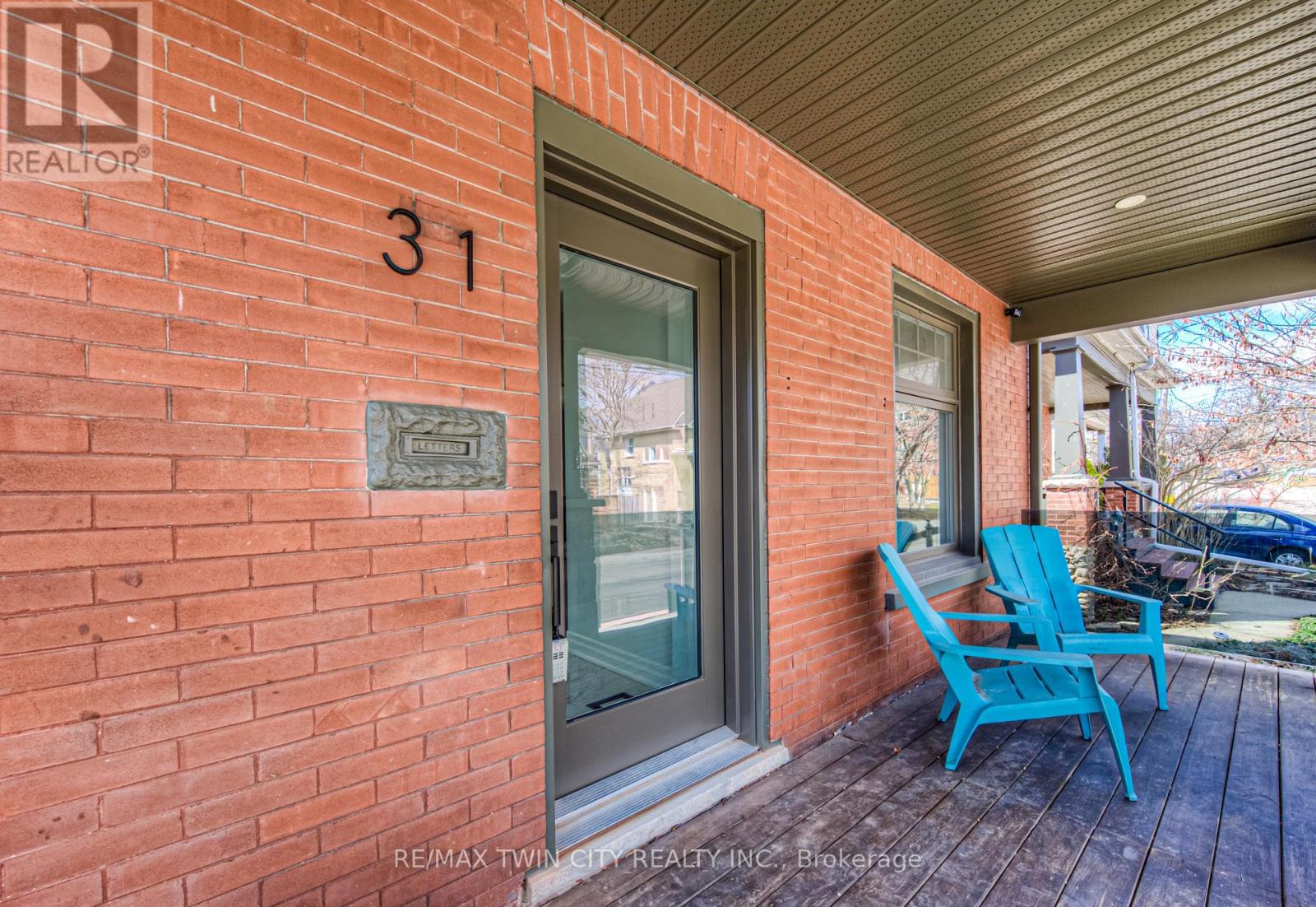 31 DEKAY STREET