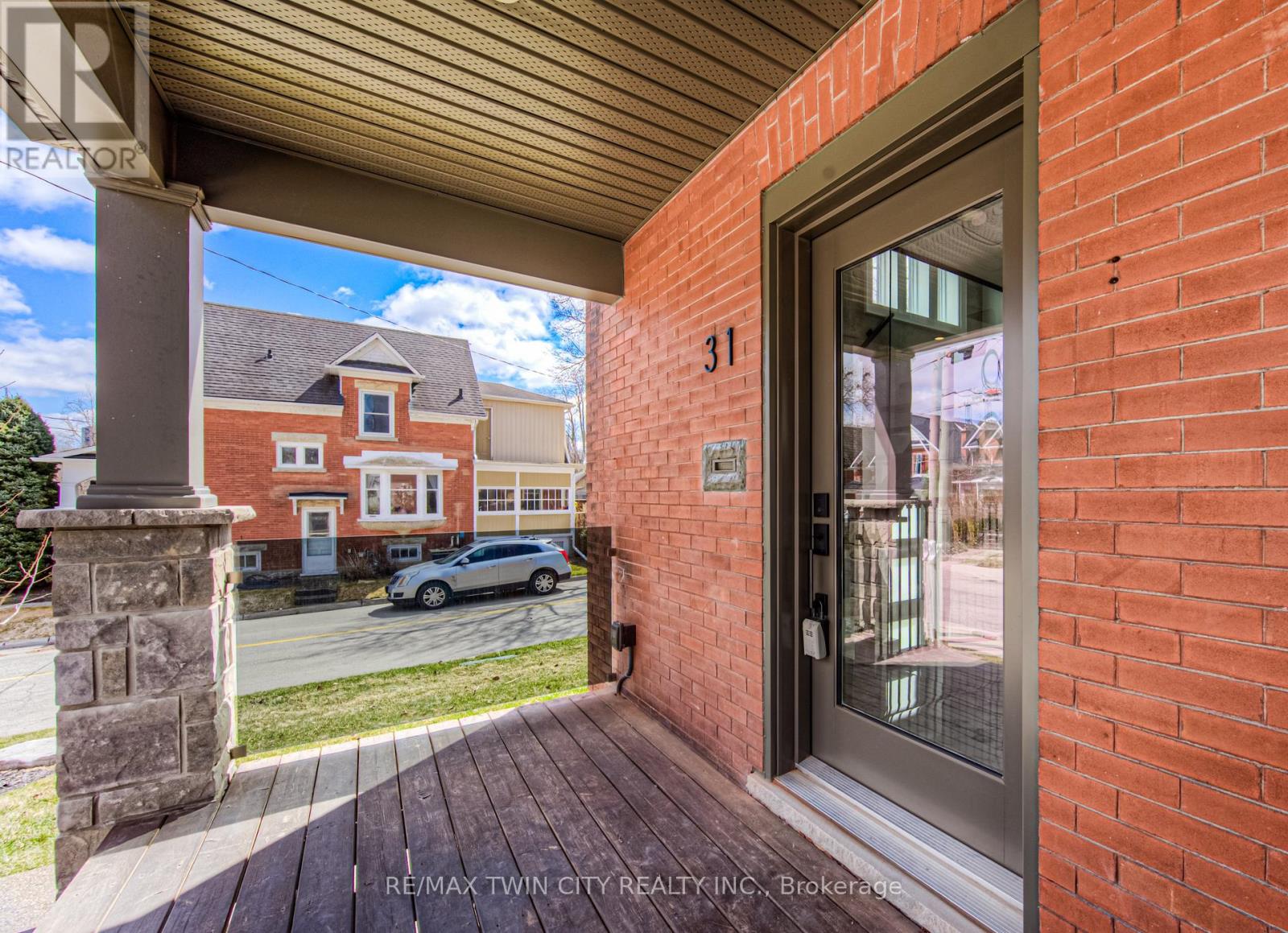 31 DEKAY STREET