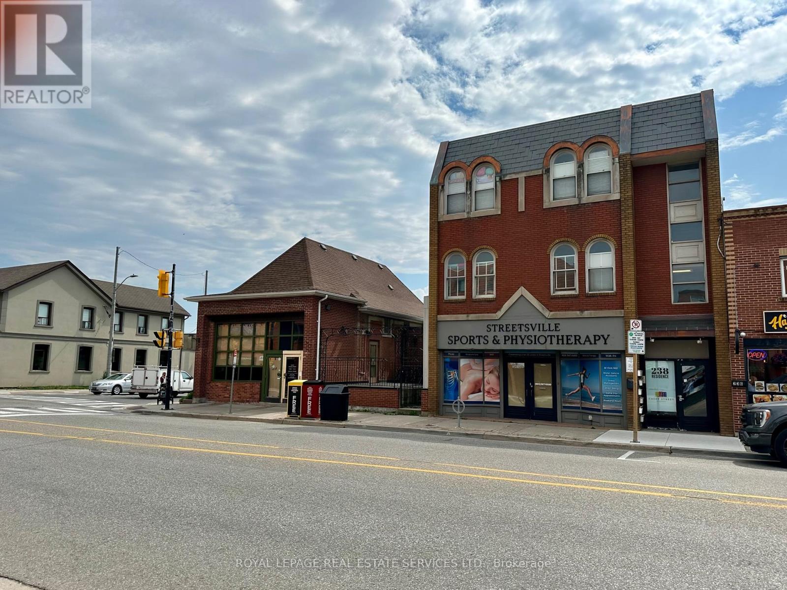 238 QUEEN STREET S