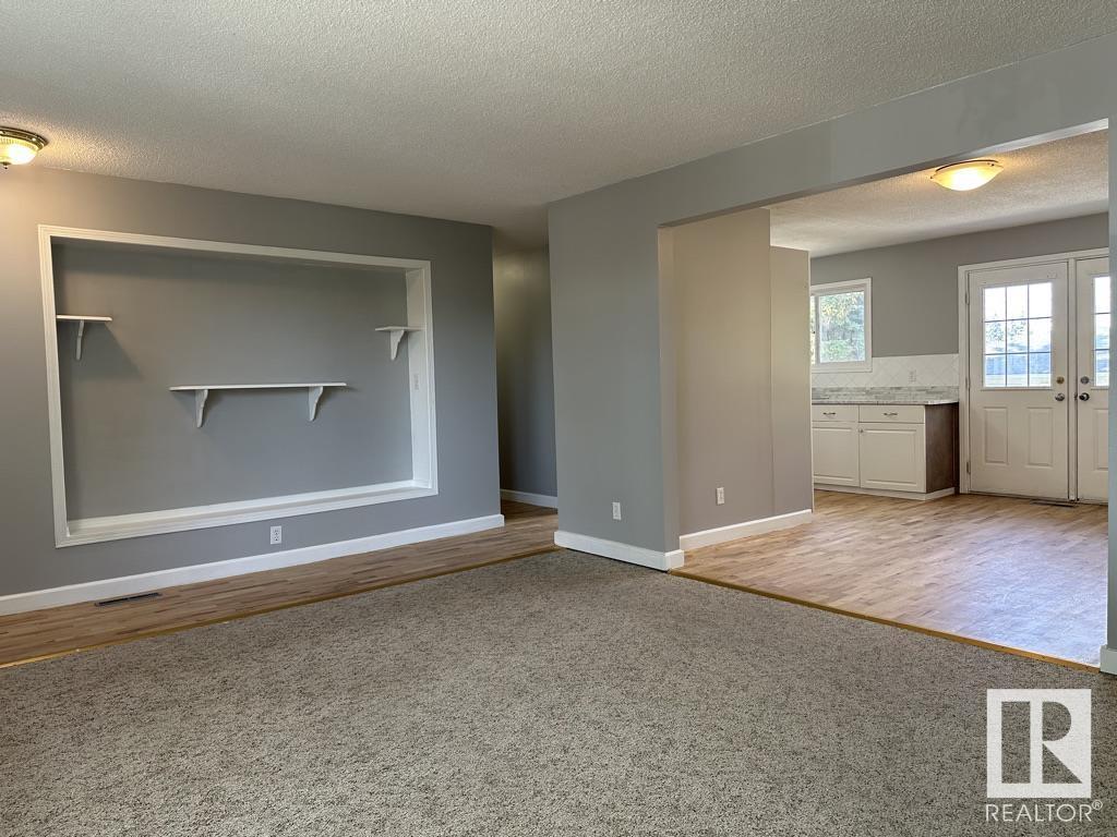 9512/9514 128 AV NW