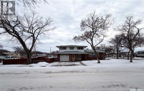594 5th STREET W Shaunavon SK S0N2M0