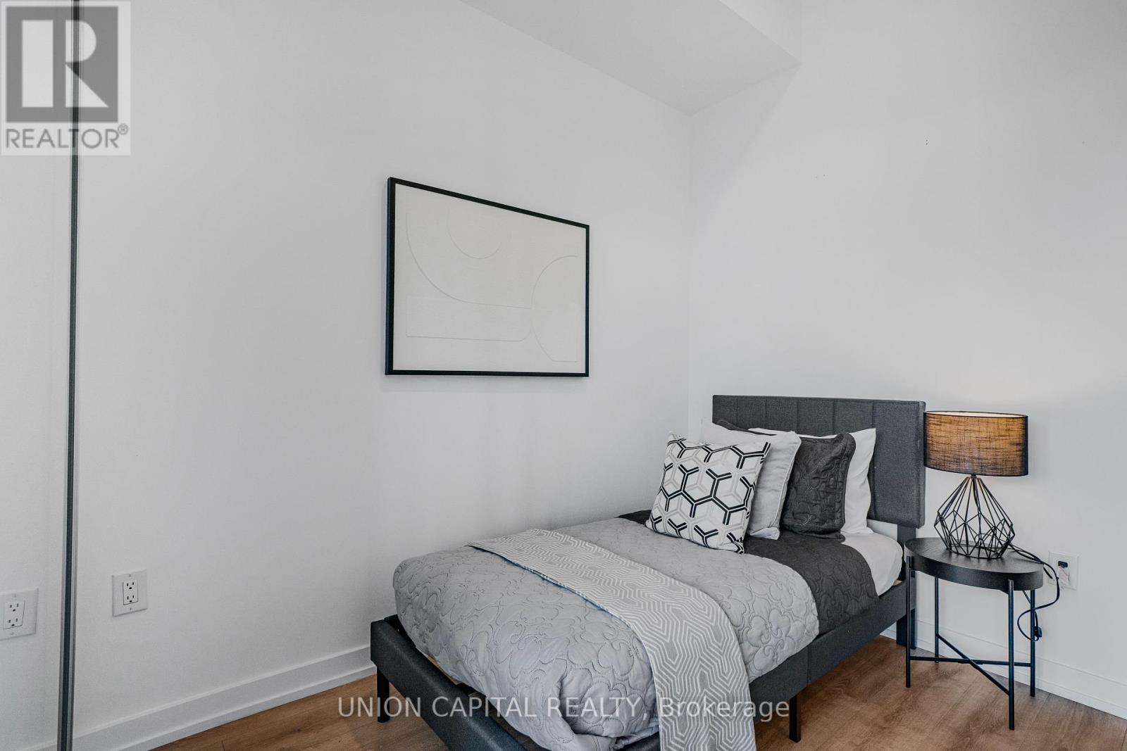 306 - 500 DUPONT STREET