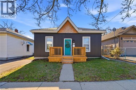 92 WALNUT Street Brantford ON N3T1H4