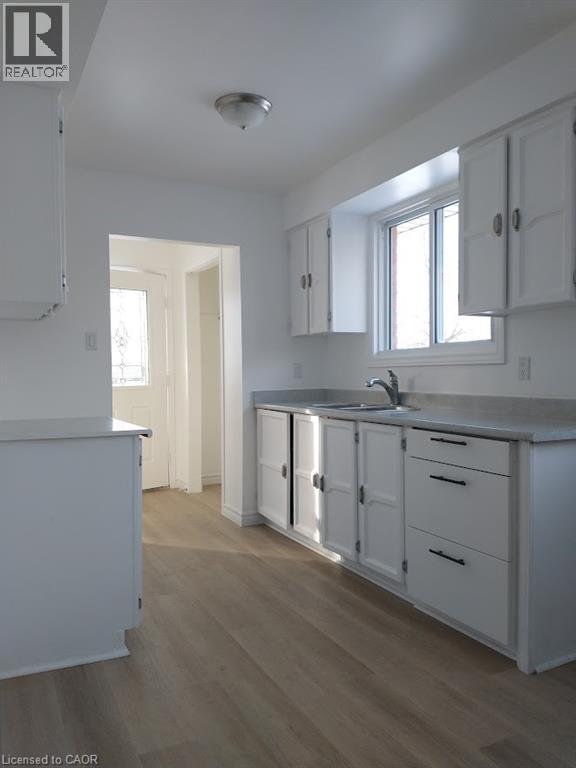 71 NICKOLAS Crescent