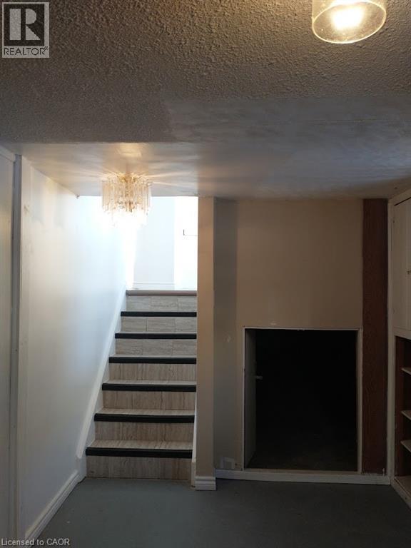 71 NICKOLAS Crescent