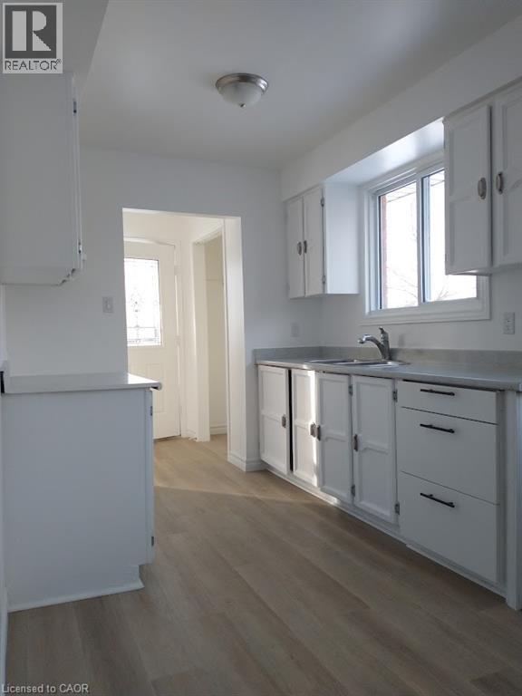 71 NICKOLAS Crescent