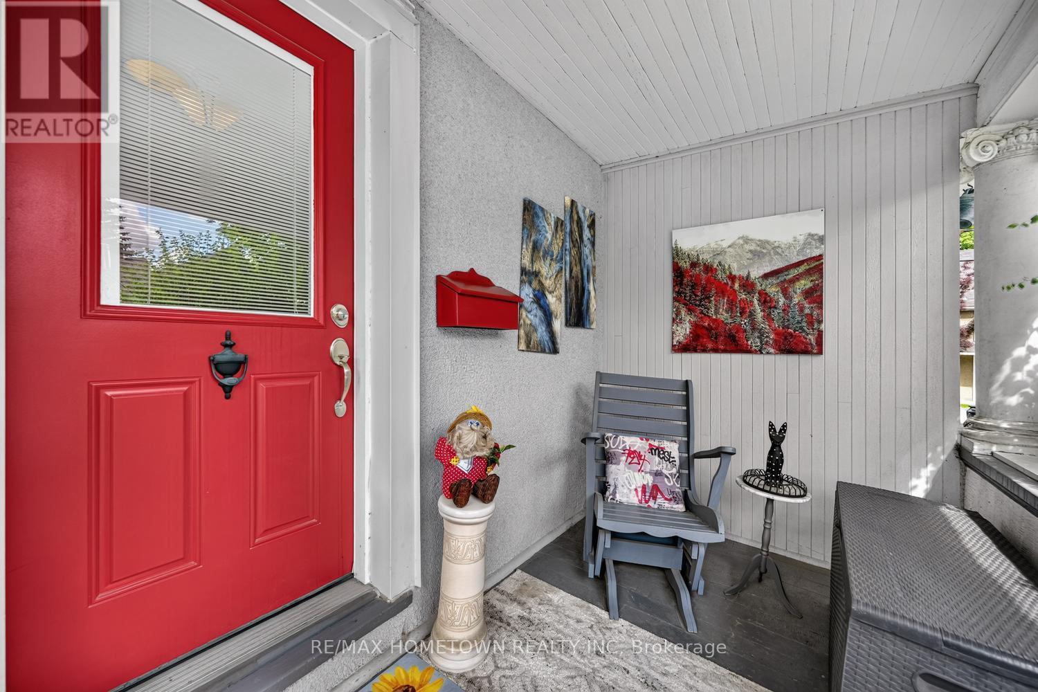 108 BETHUNE STREET