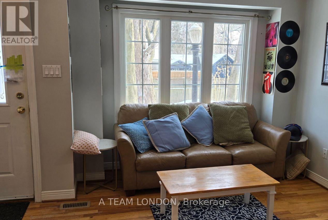 3 - 39 REGINA STREET