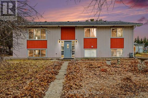 7 LEEDS STREET Smiths Falls ON K7A2M6