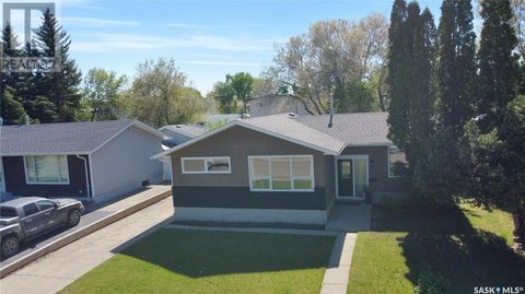1385 Queen CRESCENT Moose Jaw SK S6H3G5