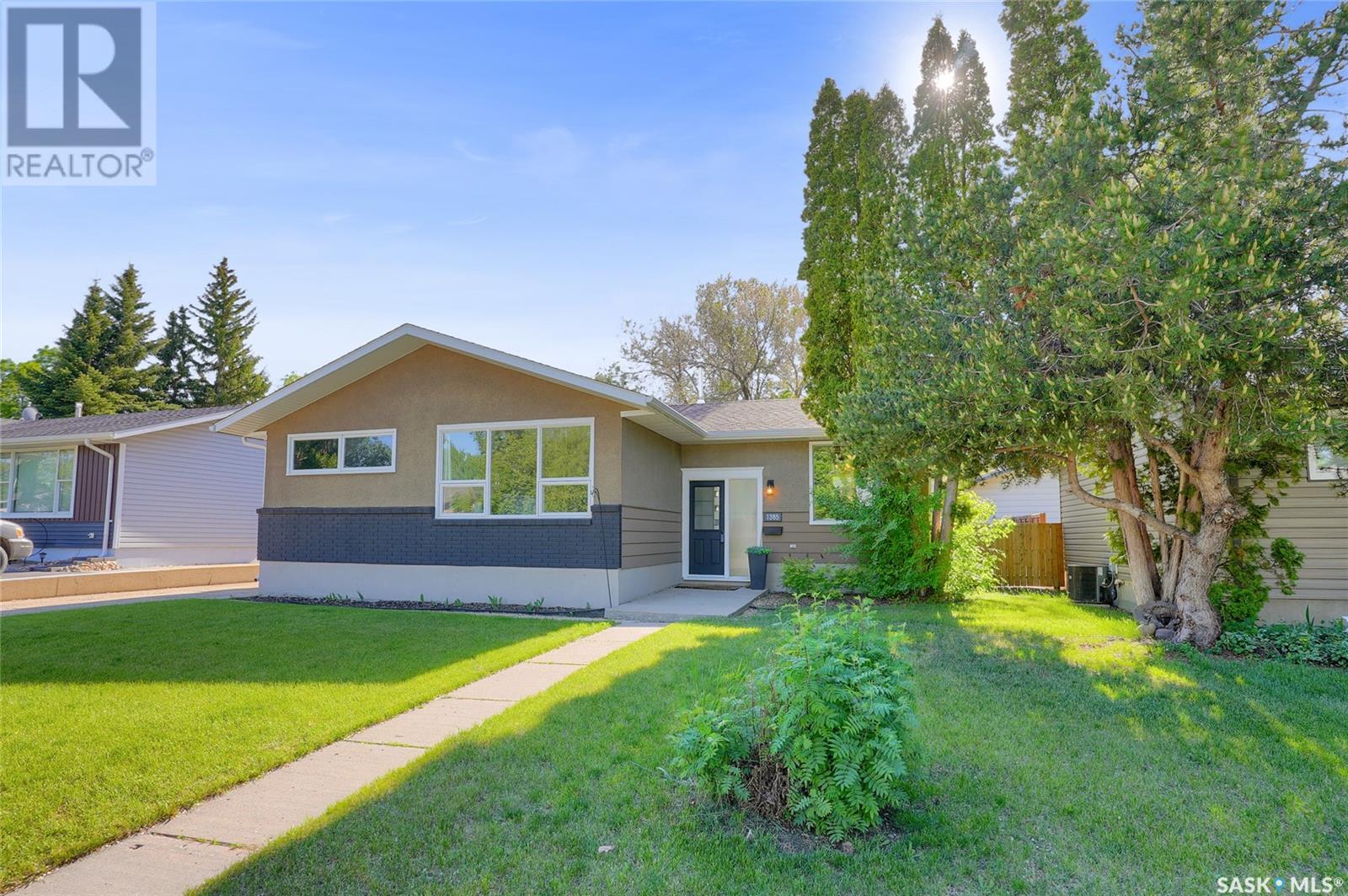 1385 Queen CRESCENT