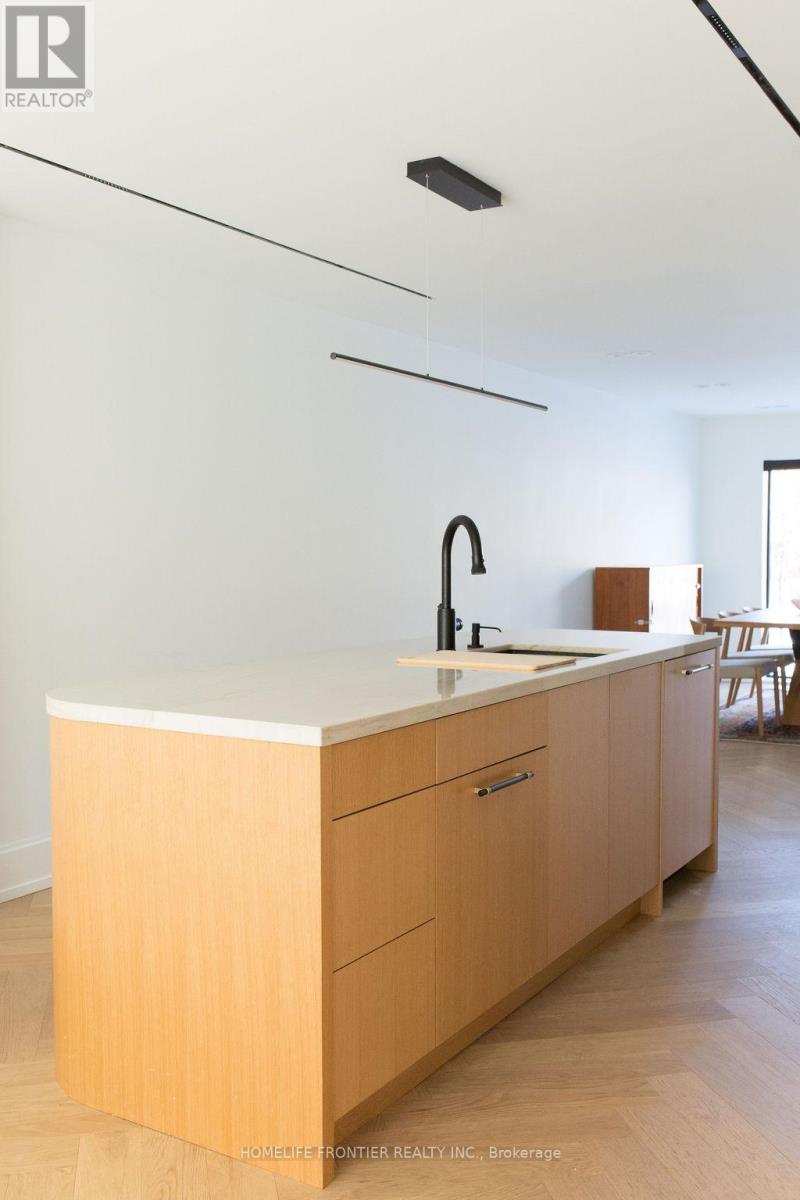 127 GLENVALE BOULEVARD