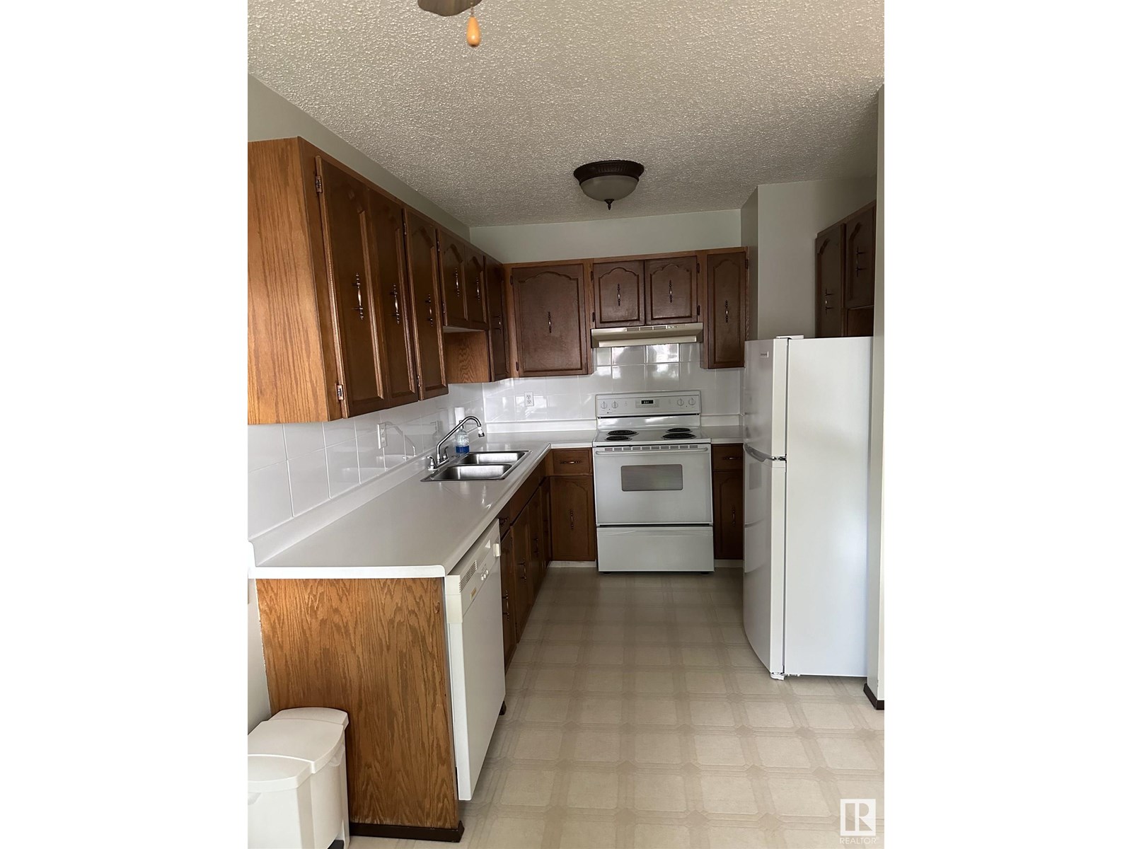 #35 4707 126 AV NW