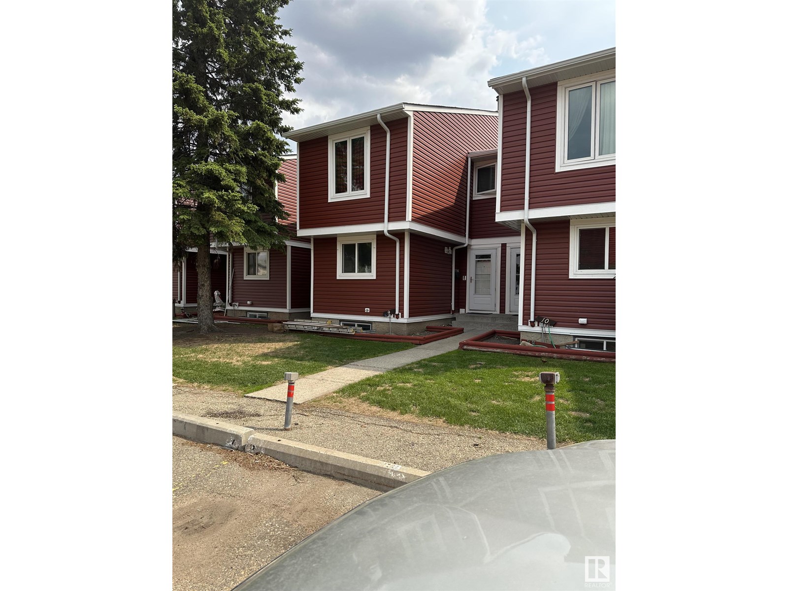 #35 4707 126 AV NW