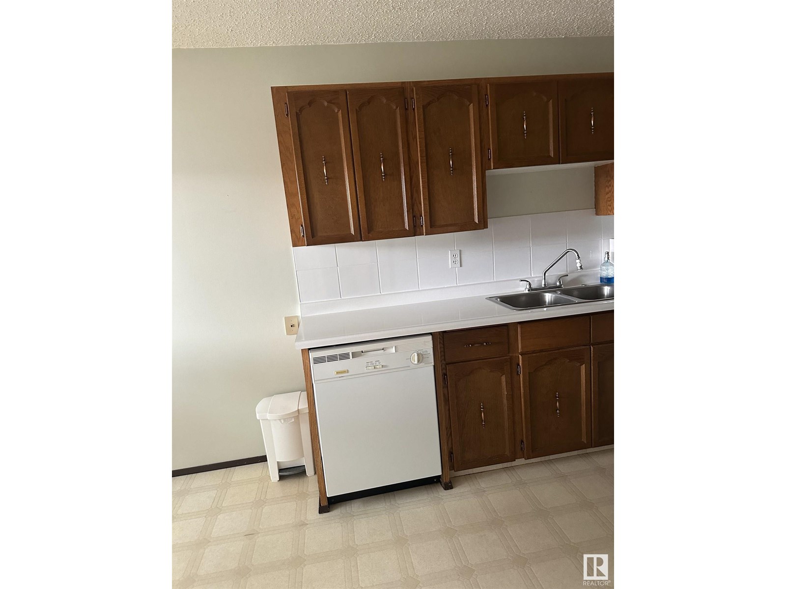 #35 4707 126 AV NW