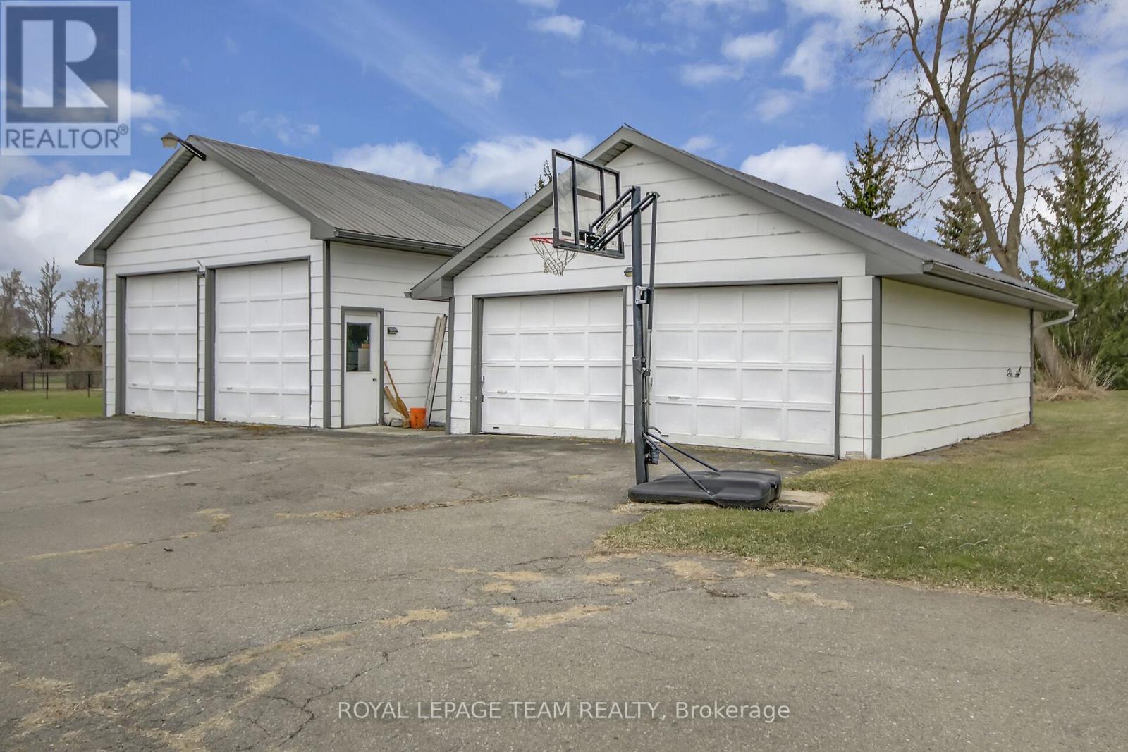 1456 MEADOW DRIVE