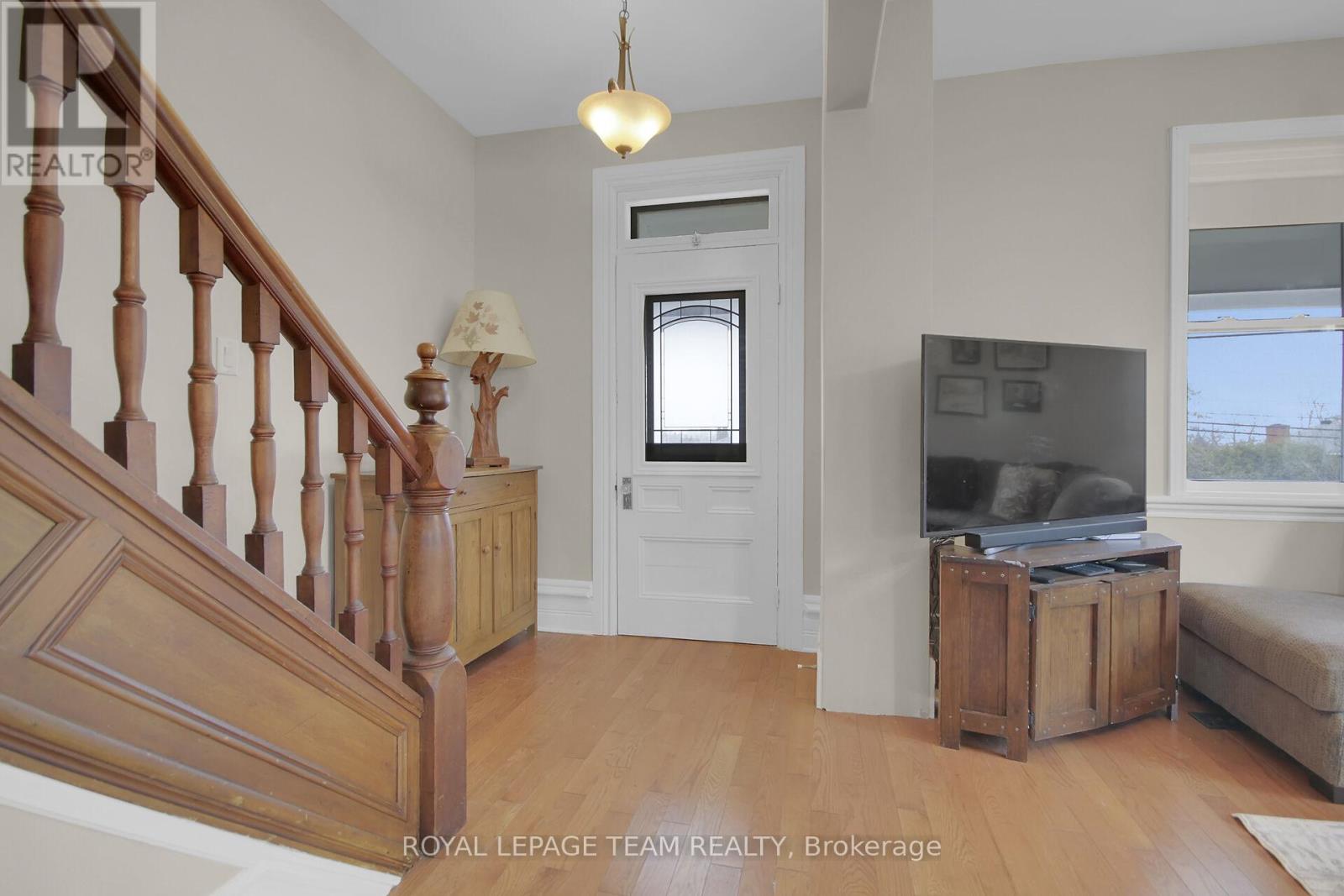 1456 MEADOW DRIVE