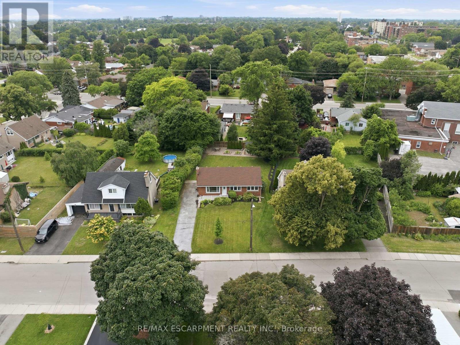 16 KINGS FOREST DRIVE