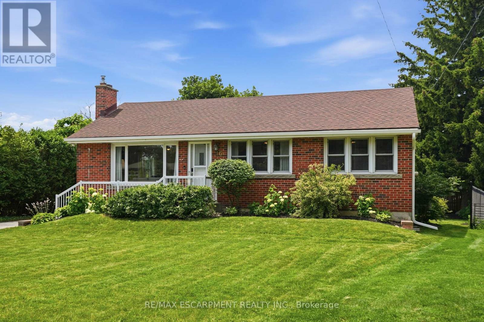 16 KINGS FOREST DRIVE