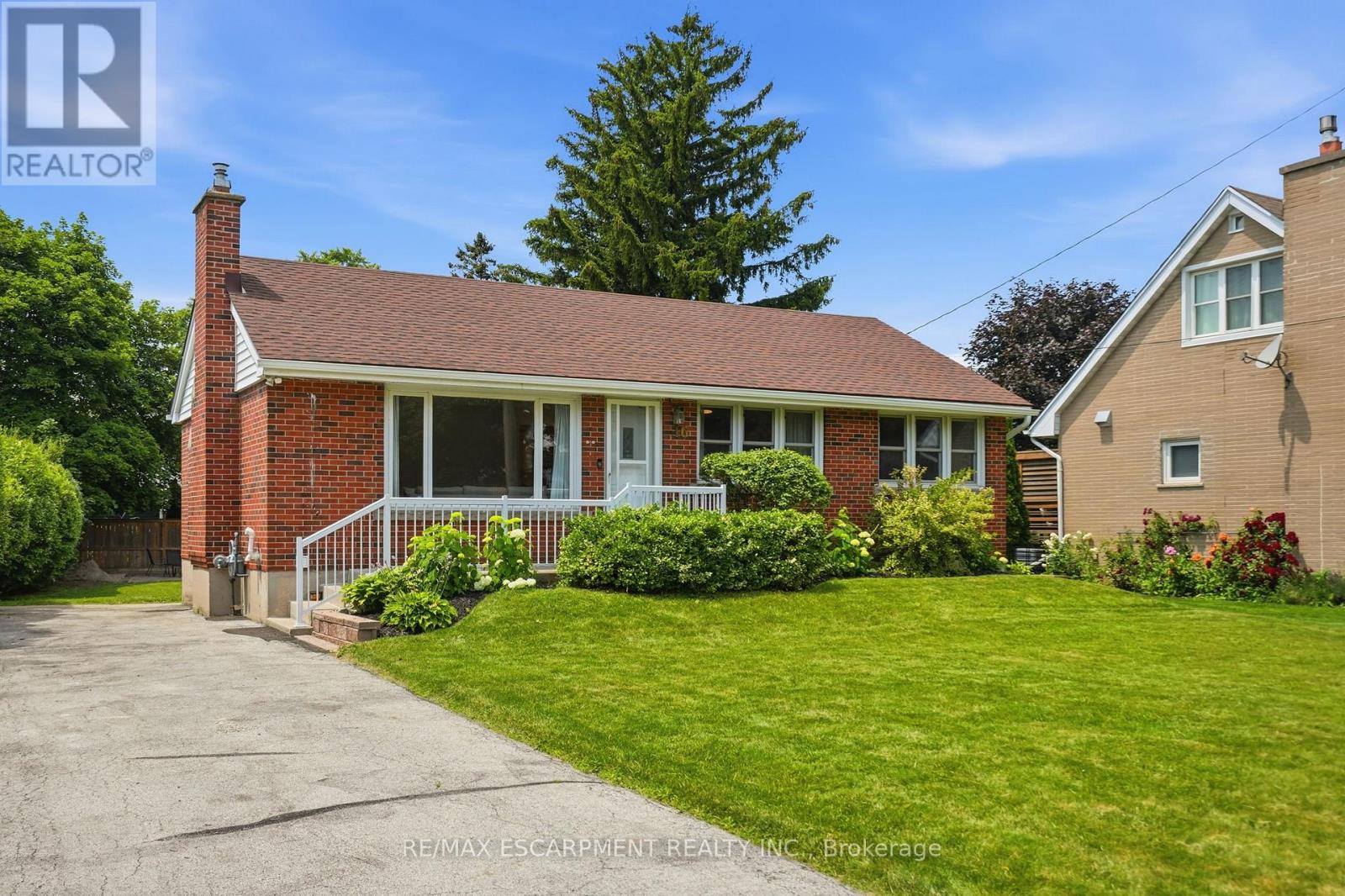 16 KINGS FOREST DRIVE