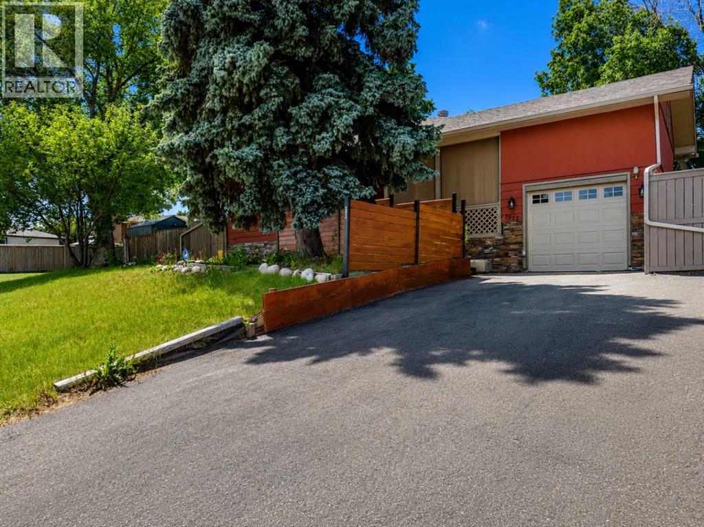 5923 Thorncliffe Drive NW