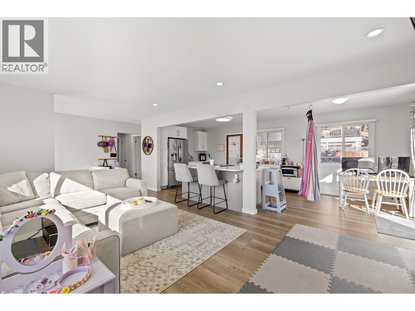 1390 Mountain Avenue