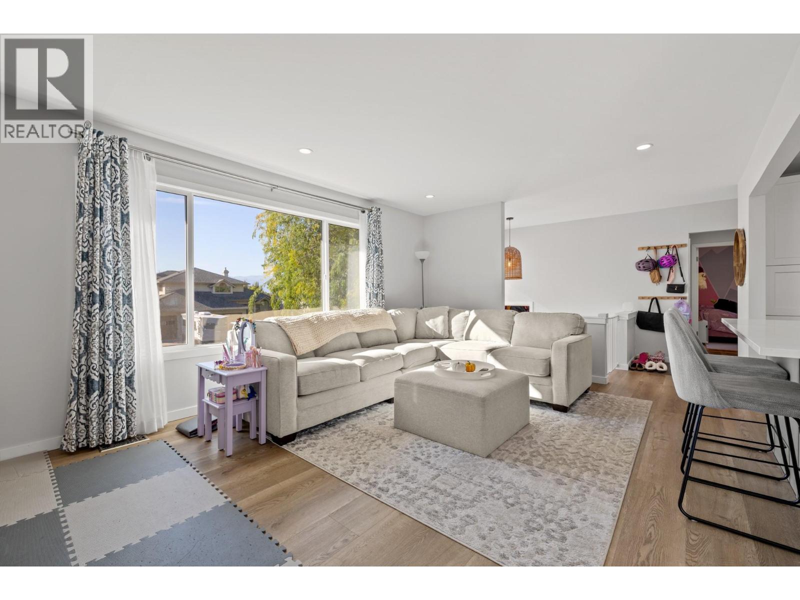 1390 Mountain Avenue