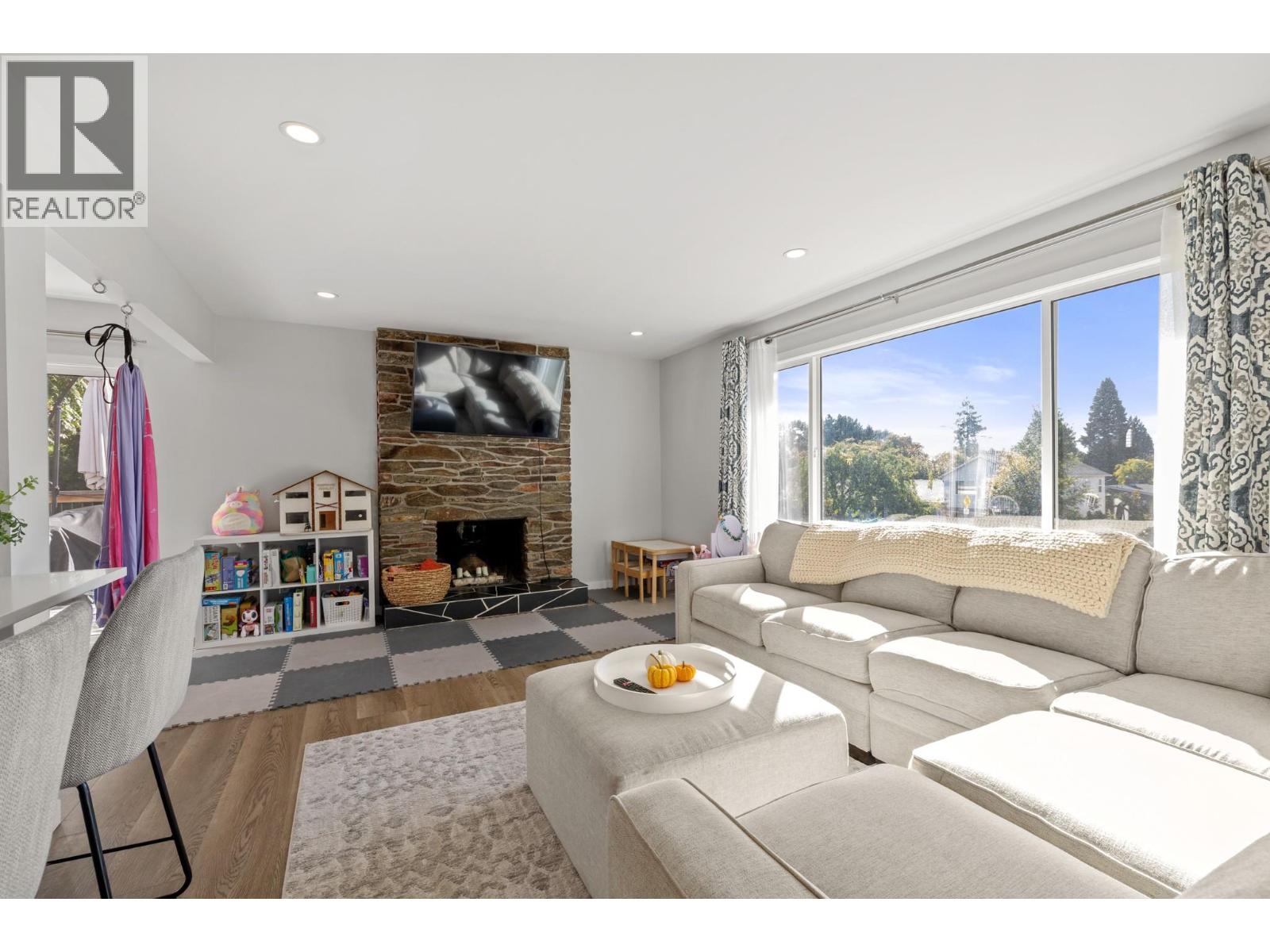 1390 Mountain Avenue