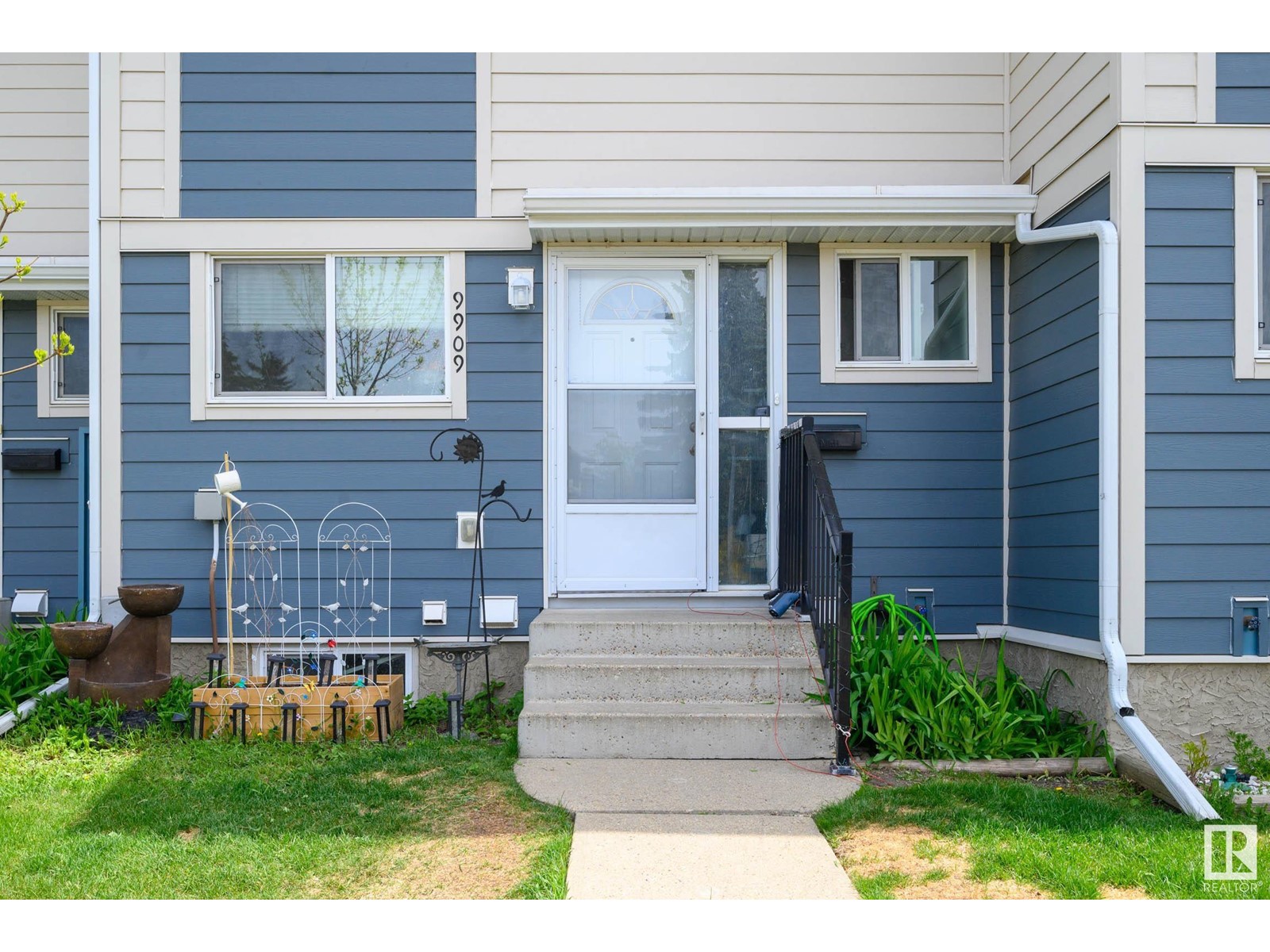 9909 171 AV NW