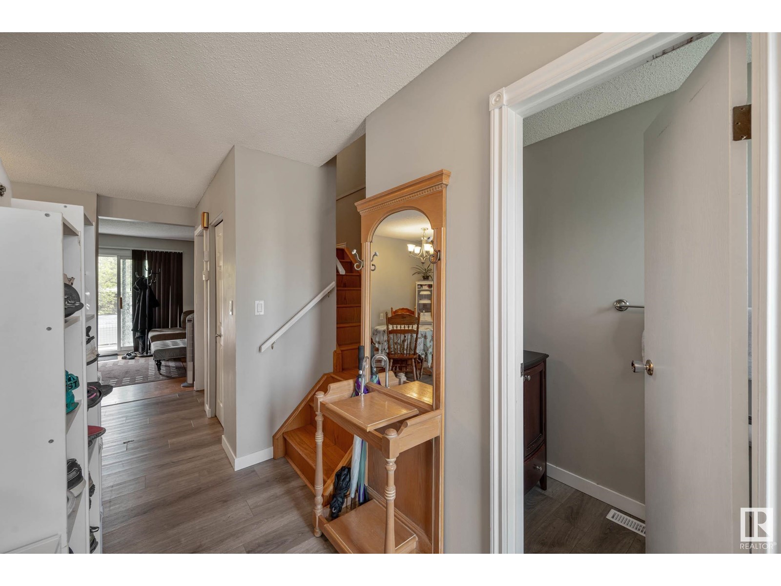9909 171 AV NW
