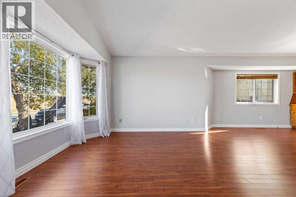 336 Whitworth Way NE