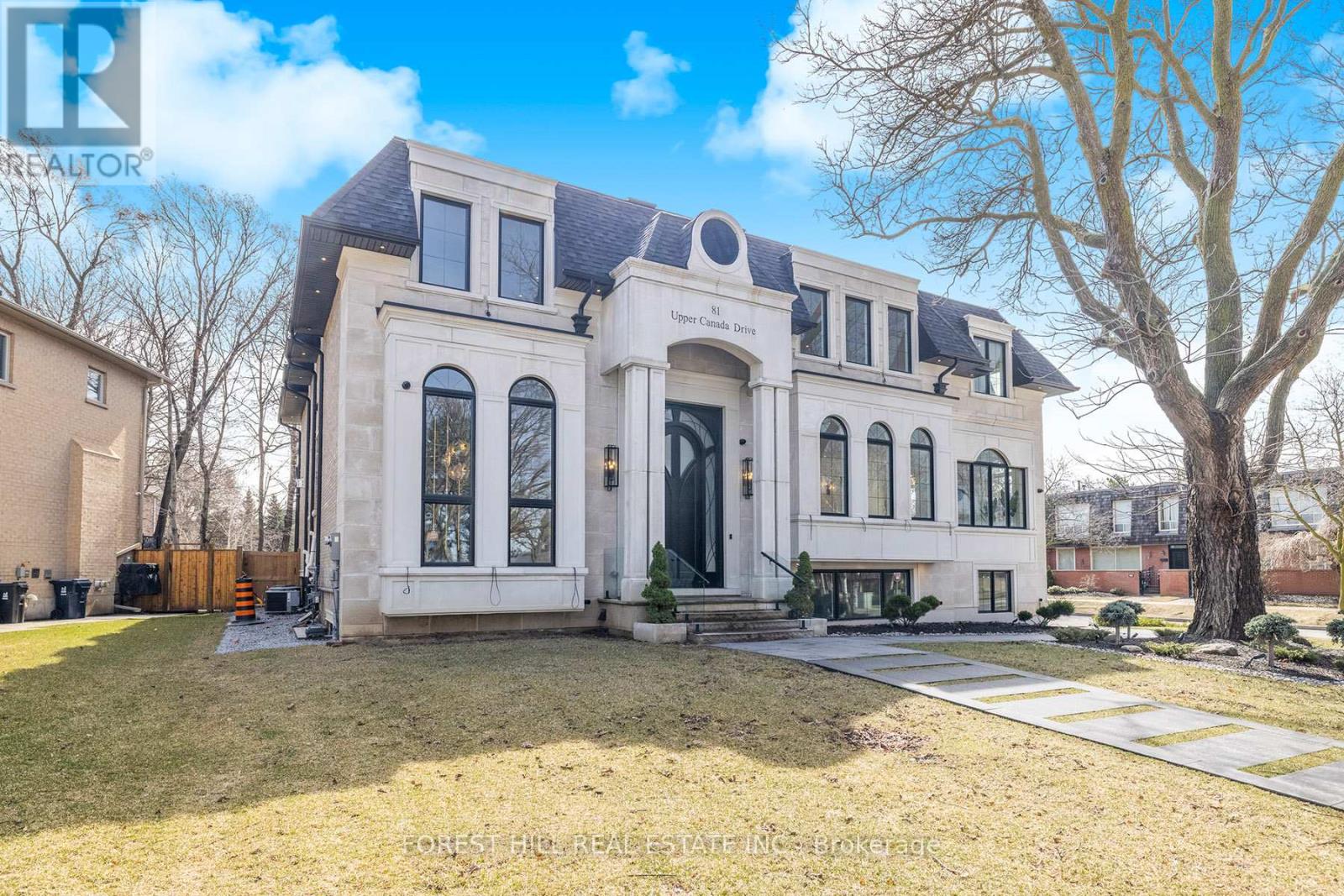 81 UPPER CANADA DRIVE