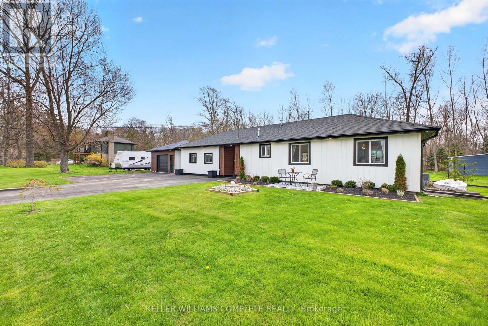 2525 VIMY ROAD
