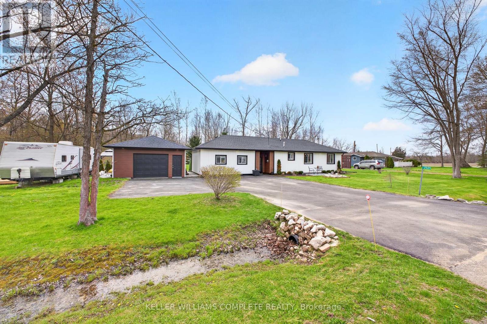 2525 VIMY ROAD