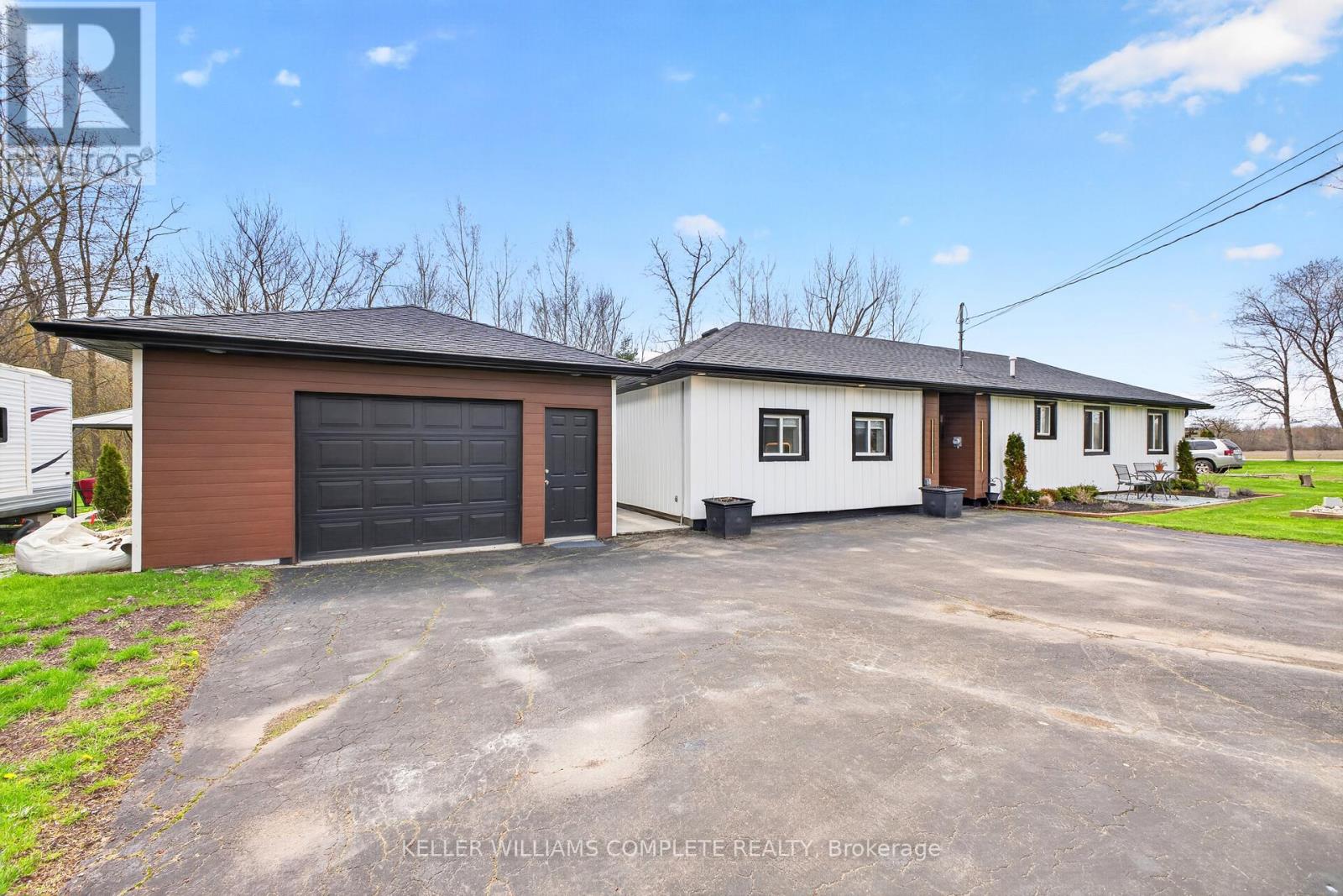 2525 VIMY ROAD