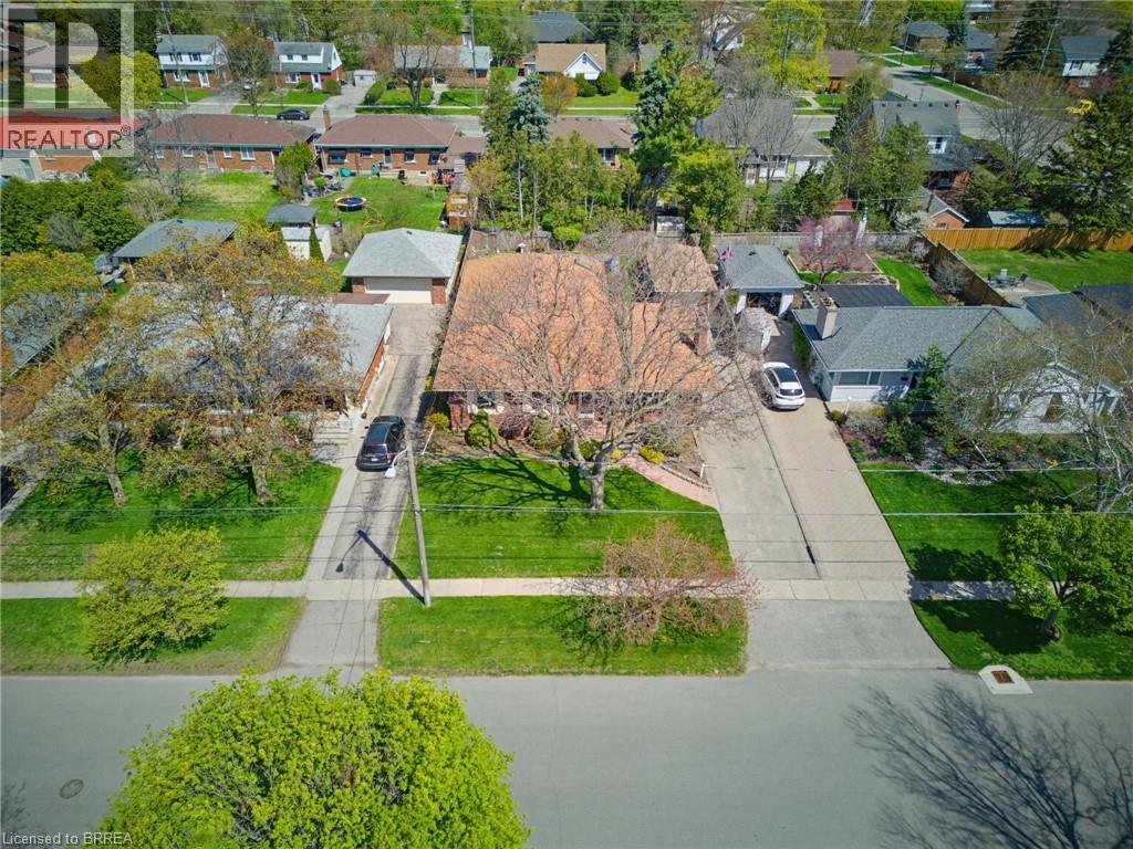 90 HENDERSON Avenue