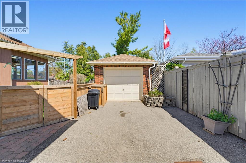 90 HENDERSON Avenue