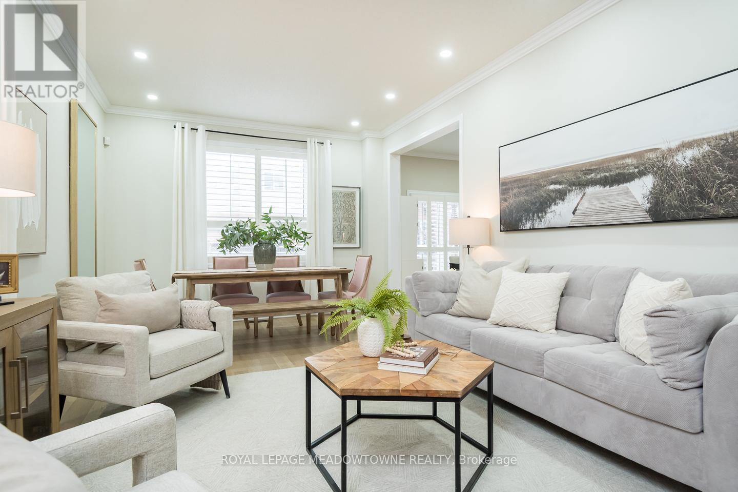 1043 DONNELLY STREET